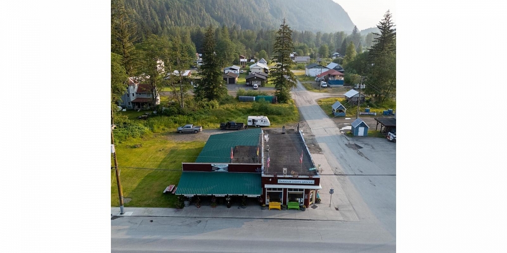 221 5TH AVENUE Stewart Photo 20 221 5TH AVENUE Stewart Photo 20